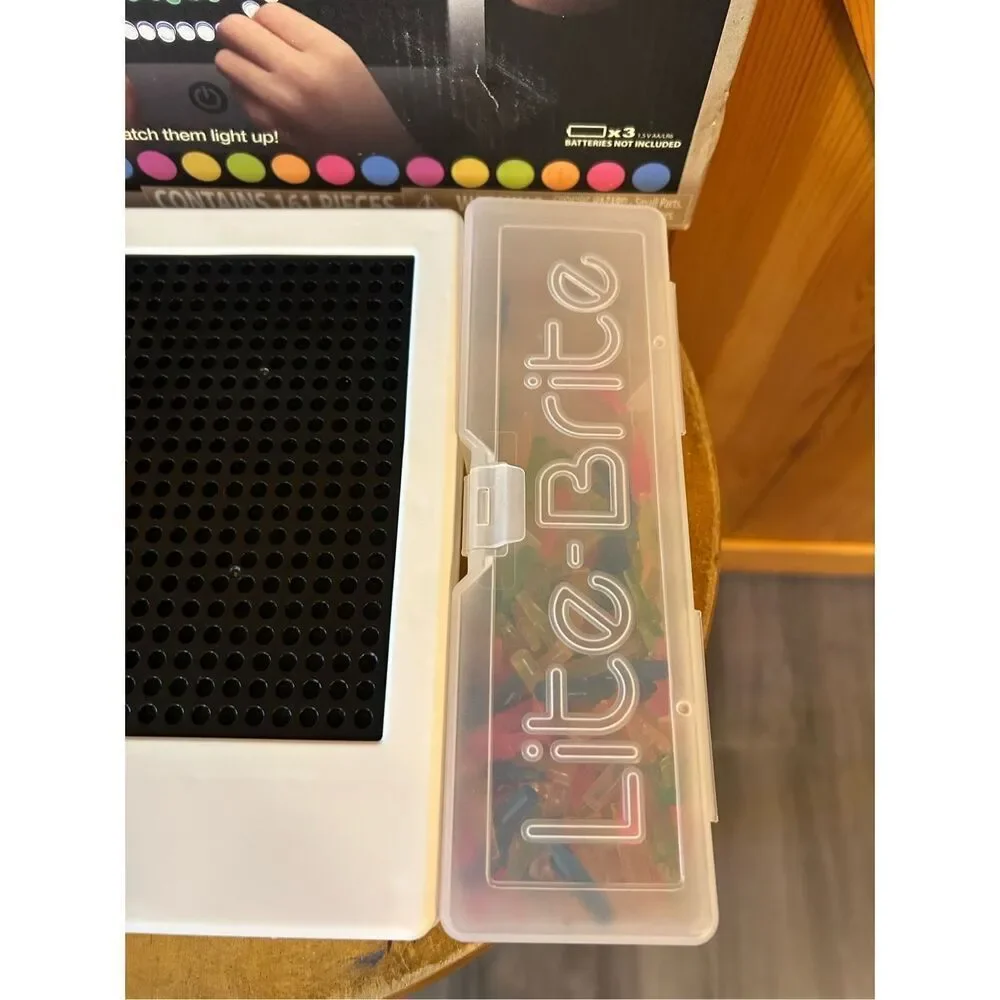 LITE-BRITE Magic Screen Set 156 Pegs & 2 Templates Light Bright Box new in open